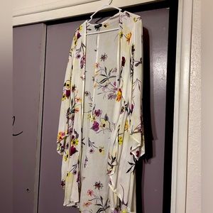 Torrid floral kimono size 1/2 nwot